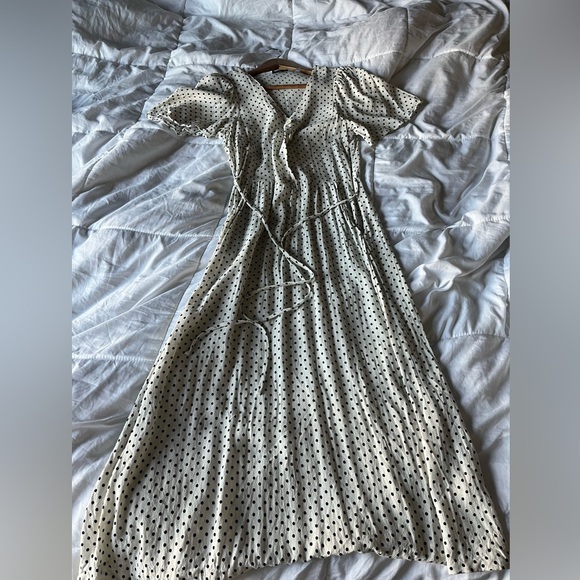 &other stories Flutter-Sleeve Midi Dress White Polka Dot - Picture 2 of 5